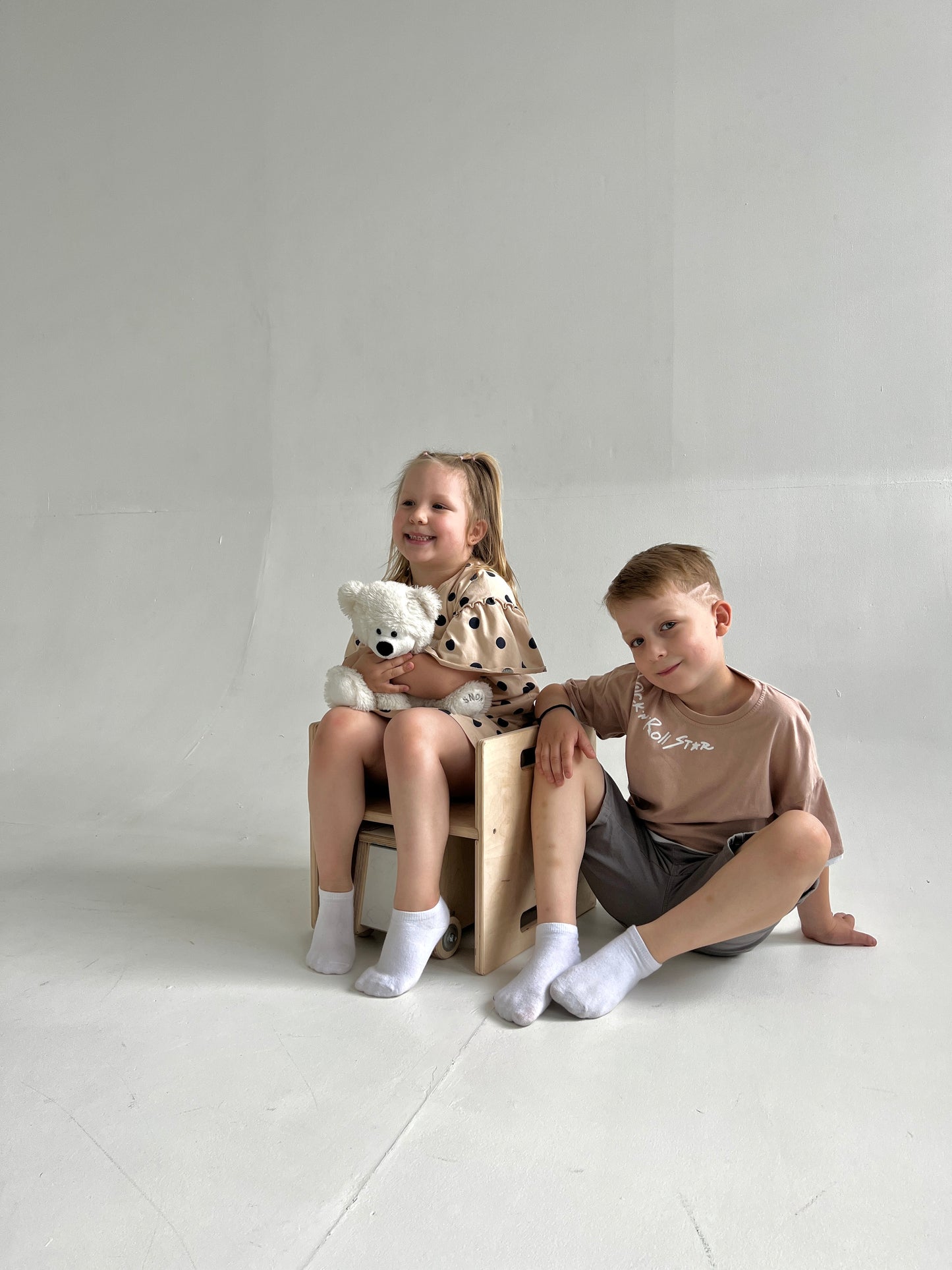 NEW! 4-in-1: Stool, bench, table & stand. TRANA™ KIDS - Natural